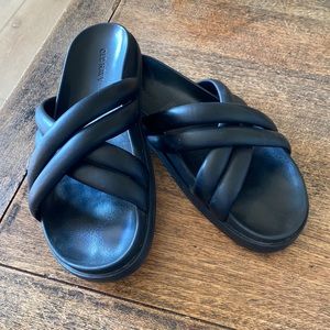 Black puffy strap slides